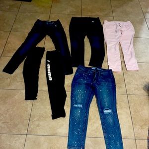 4 jeans and 2 pairs of leggings